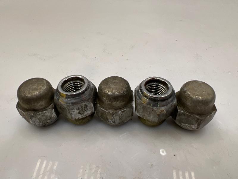 2011 Nissan Juke Lug Nuts