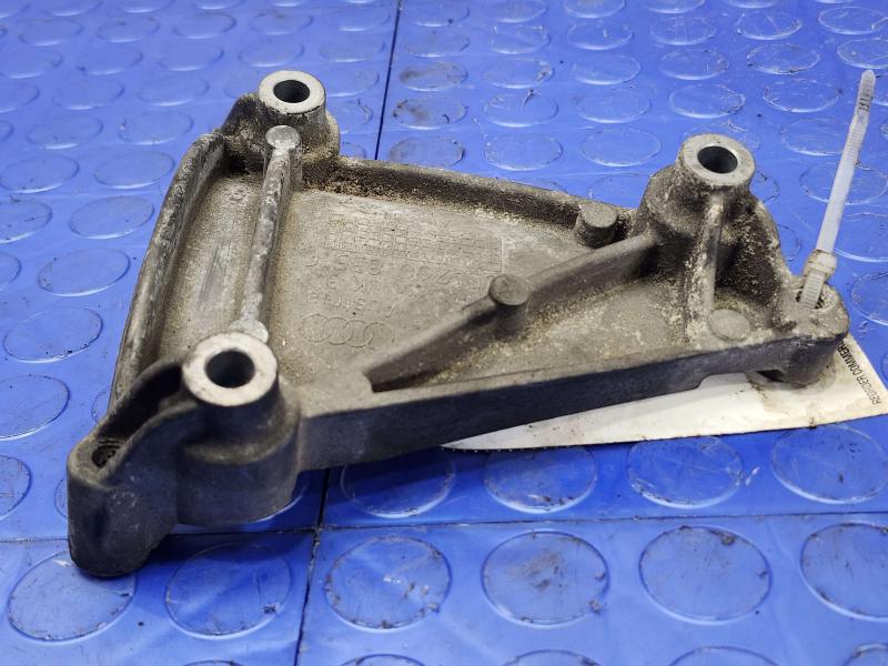 2015 Audi Q7 A/C Compressor Bracket