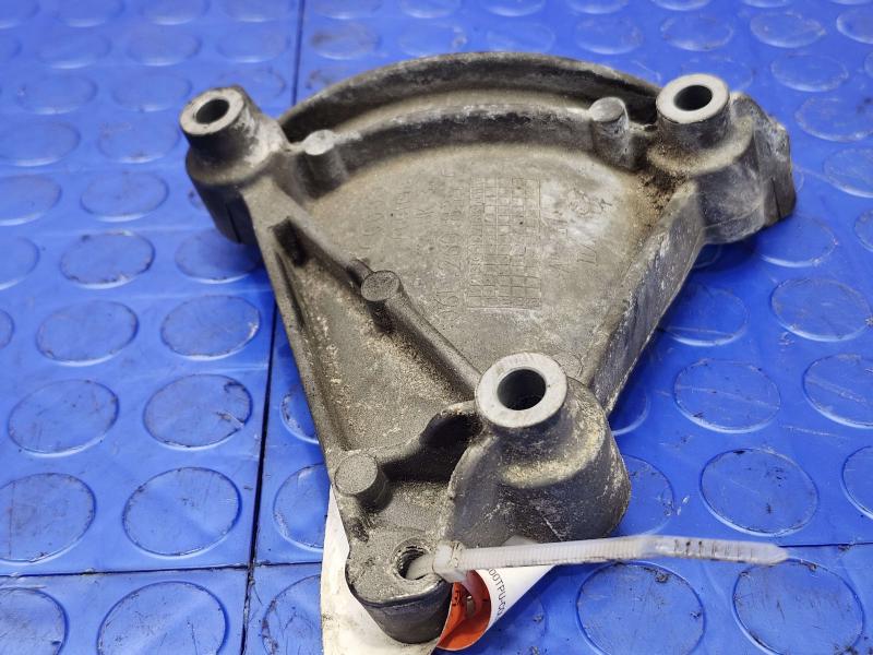 2015 Audi Q7 A/C Compressor Bracket