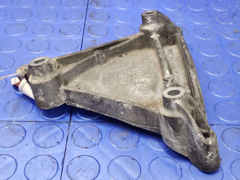 2015 Audi Q7 A/C Compressor Bracket