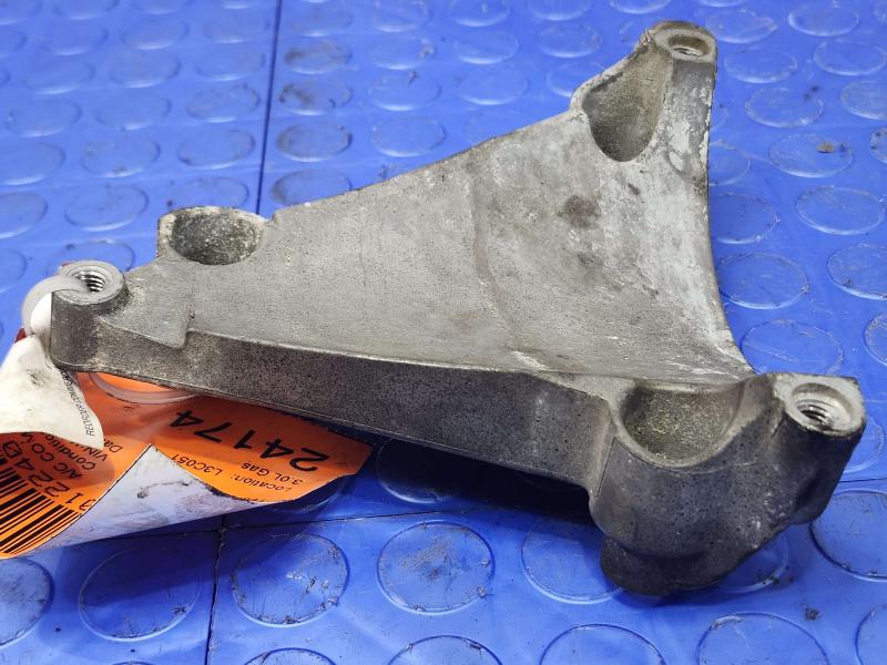 2015 Audi Q7 A/C Compressor Bracket