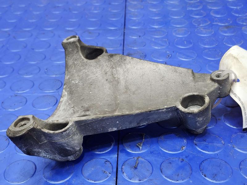 2015 Audi Q7 A/C Compressor Bracket