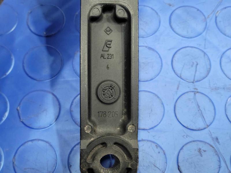 2009 Volkswagen Tiguan Wiper Arm