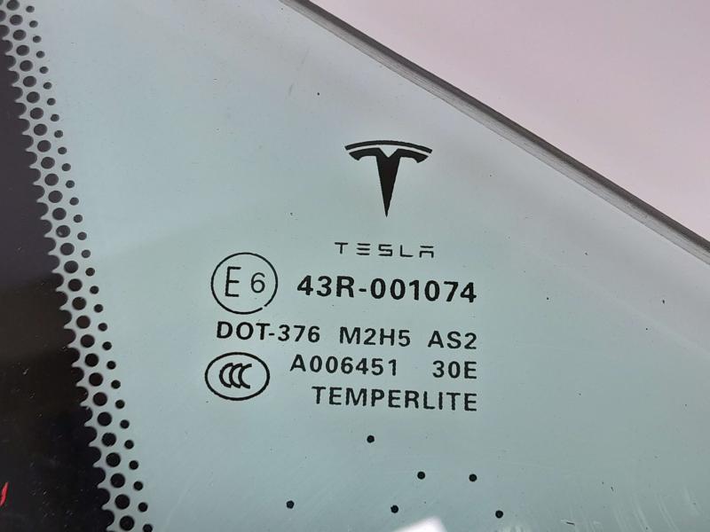 2013 Tesla Model S Front Vent Glass/Window