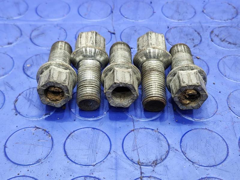 2019 Volkswagen Jetta Lug Nuts