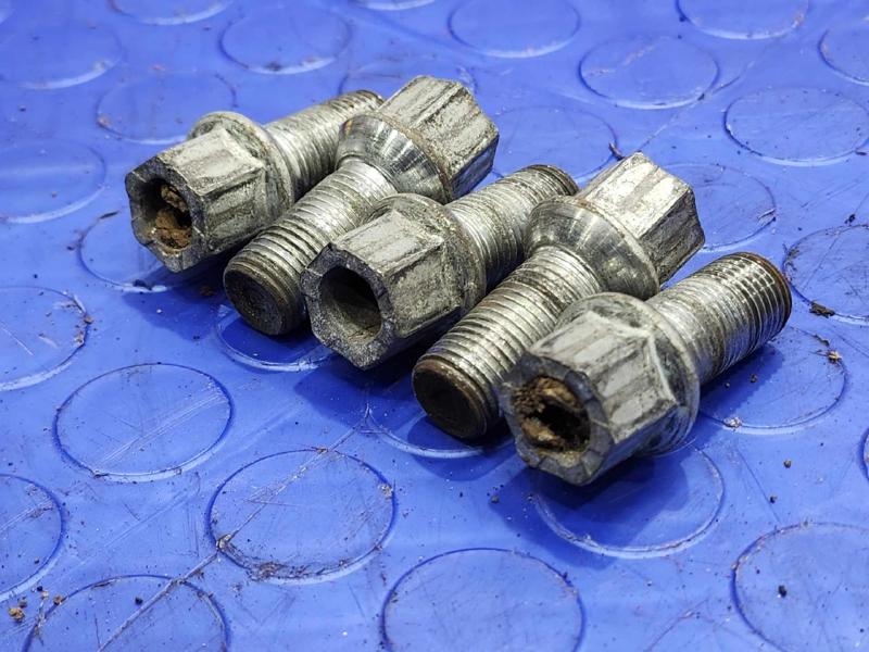 2019 Volkswagen Jetta Lug Nuts