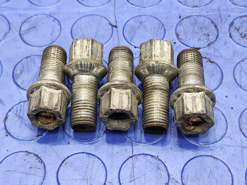 2019 Volkswagen Jetta Lug Nuts