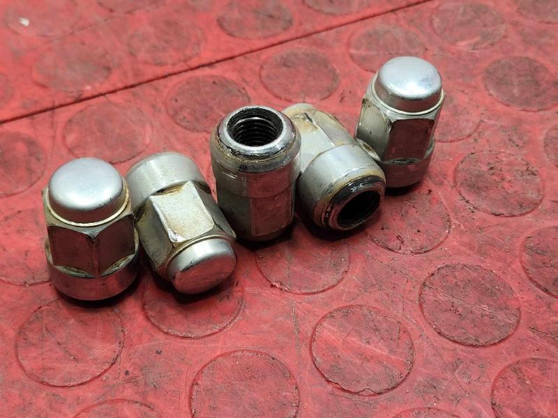2014 Honda CR-V Lug Nuts