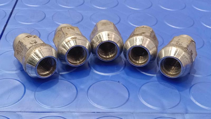 2008 Chevrolet Impala Lug Nuts
