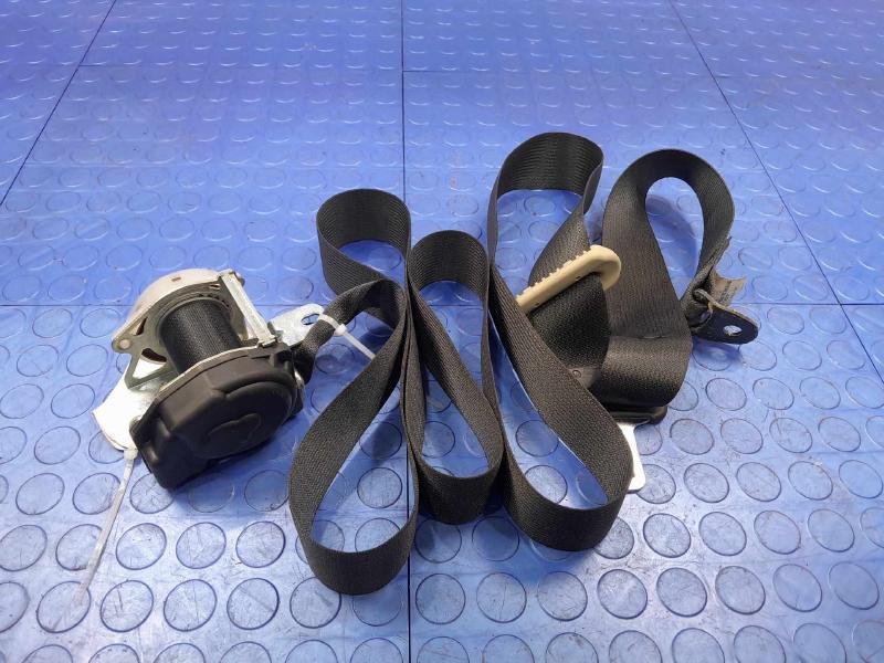 2014 Nissan Versa Rear Seat Belt