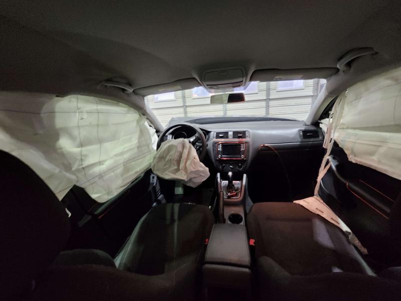 2016 Volkswagen Jetta Center Pillar
