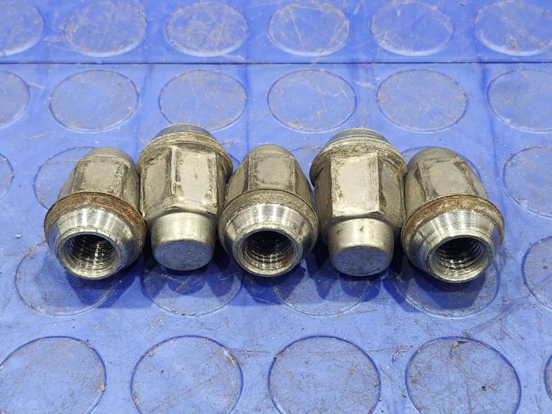 2009 Chevrolet Malibu Lug Nuts