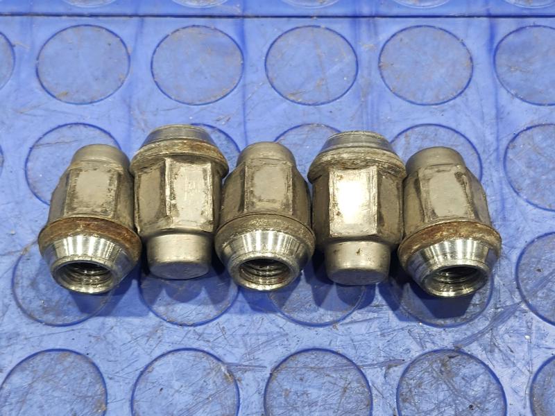 2009 Chevrolet Malibu Lug Nuts