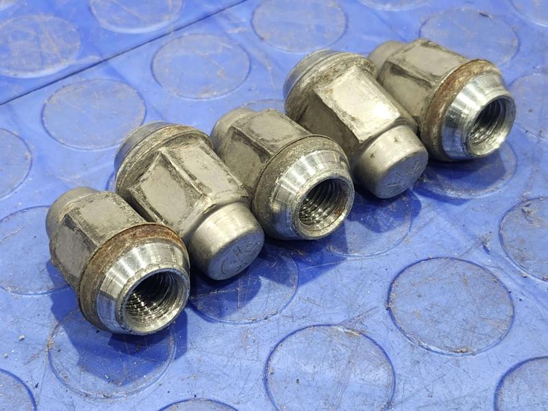 2009 Chevrolet Malibu Lug Nuts