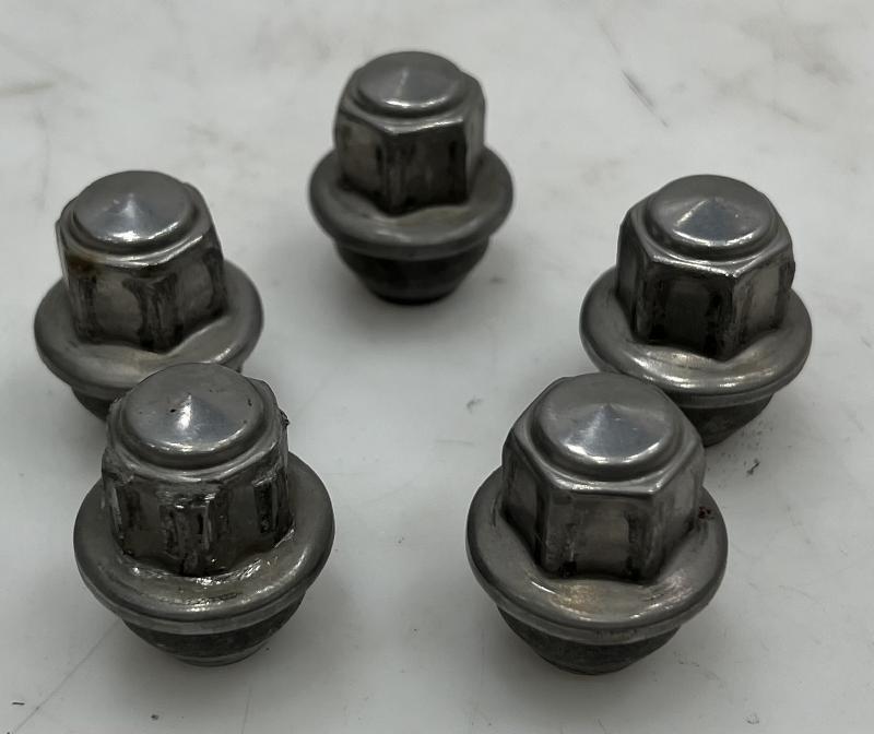 2014 Ford Focus Lug Nuts