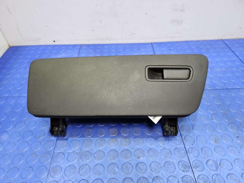 2016 Kia Sedona Glove Box