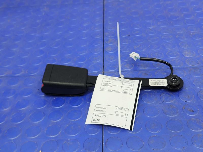 2019 Nissan Titan Front Seat Belt