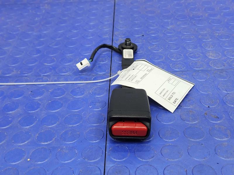 2019 Nissan Titan Front Seat Belt