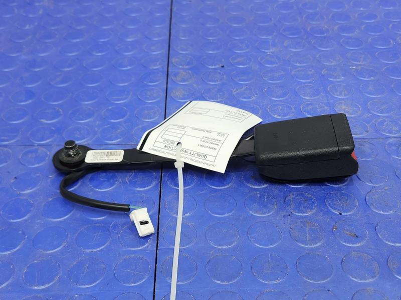 2019 Nissan Titan Front Seat Belt