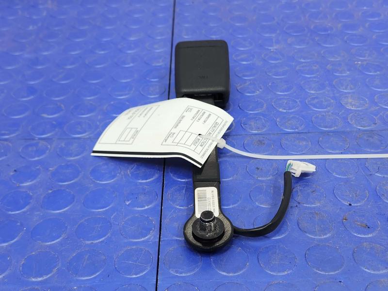 2019 Nissan Titan Front Seat Belt