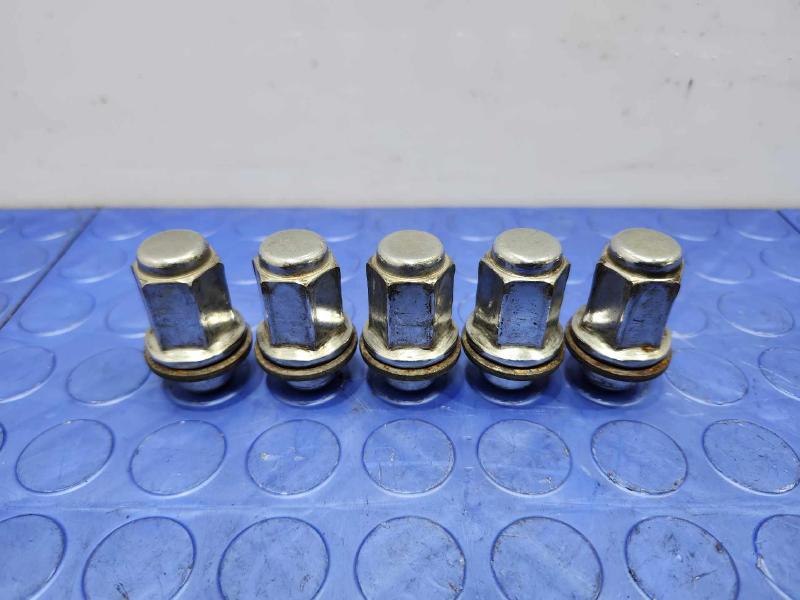 2008 Lexus RX400 Hybrid Lug Nuts