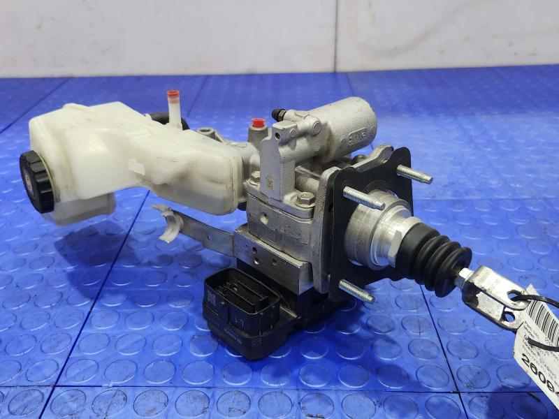 2016-2018 Toyota Prius Power Brake Booster Master Cylinder Assembly OEM 4707047090