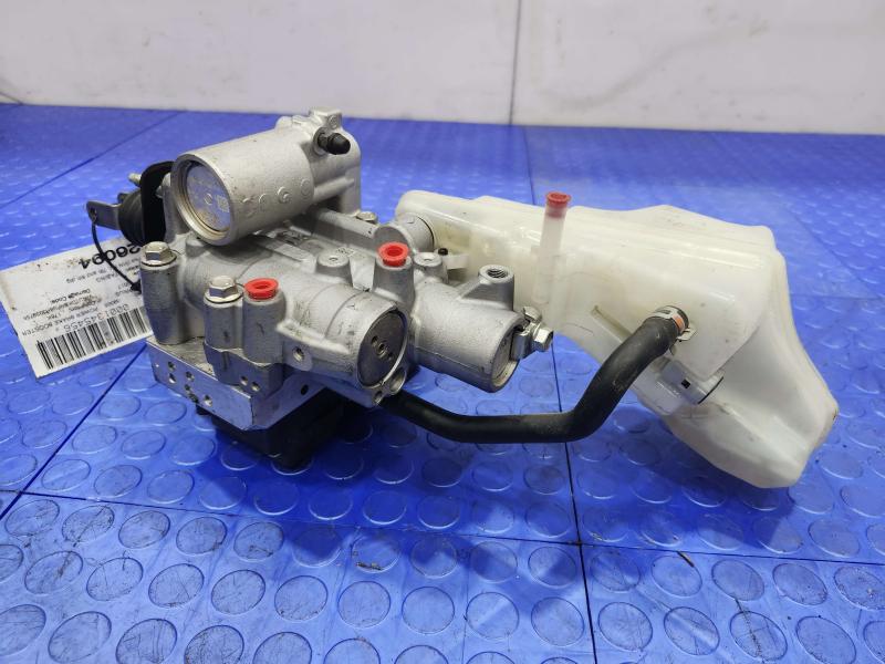 2016-2018 Toyota Prius Power Brake Booster Master Cylinder Assembly OEM 4707047090