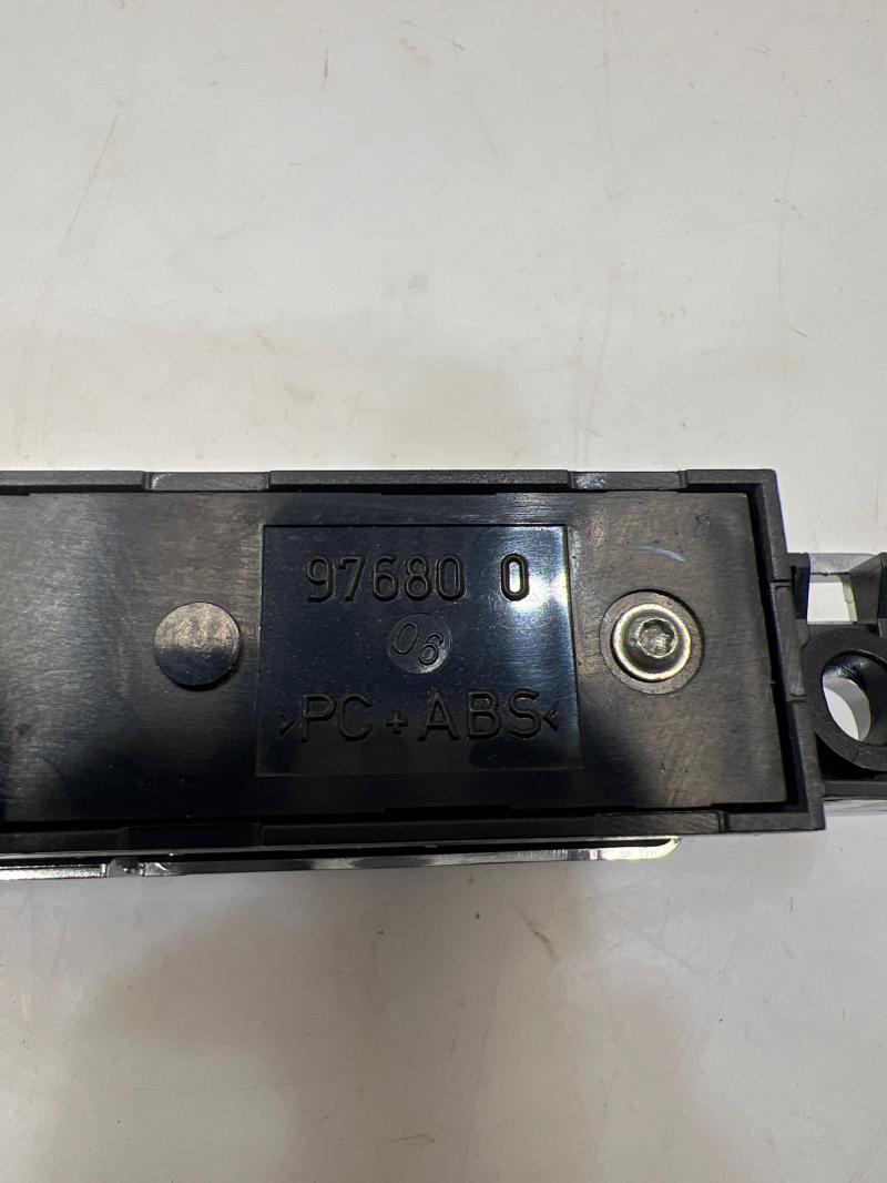 2009 - 2011 Jaguar XF Door Lock / Home / Power Switches OEM 8X23-11B650-AB