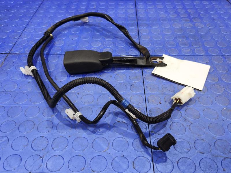2011 Toyota Corolla Front Seat Belt