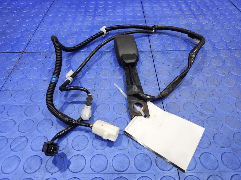 2011 Toyota Corolla Front Seat Belt