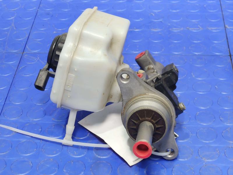 2015 Volkswagen Beetle Master Cylinder