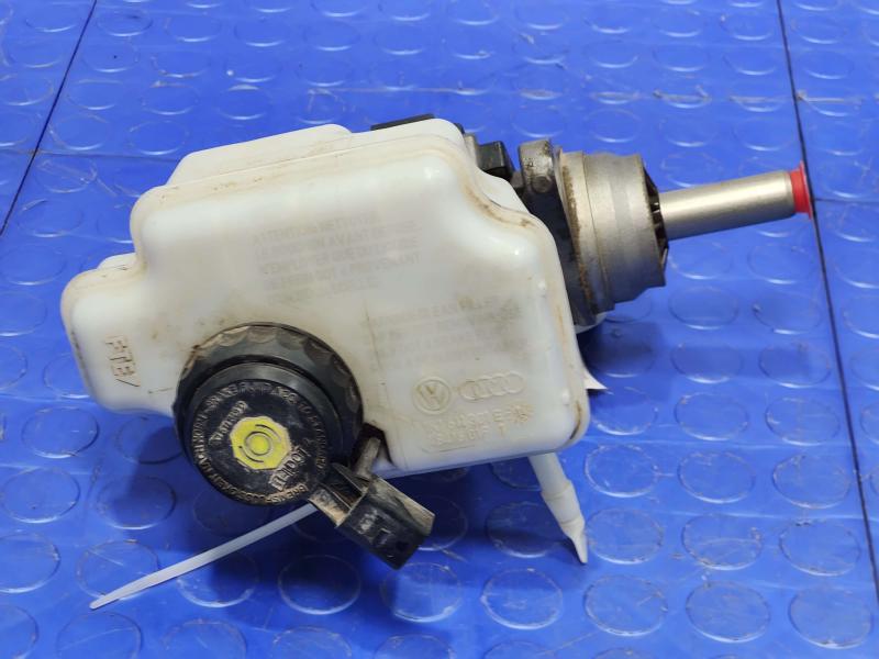 2015 Volkswagen Beetle Master Cylinder