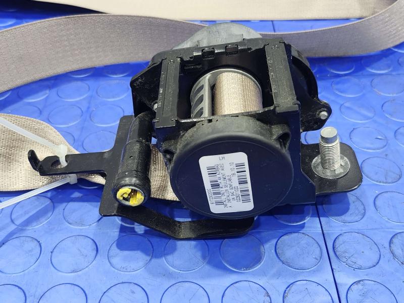 2011 Kia Sorento Front Seat Belt