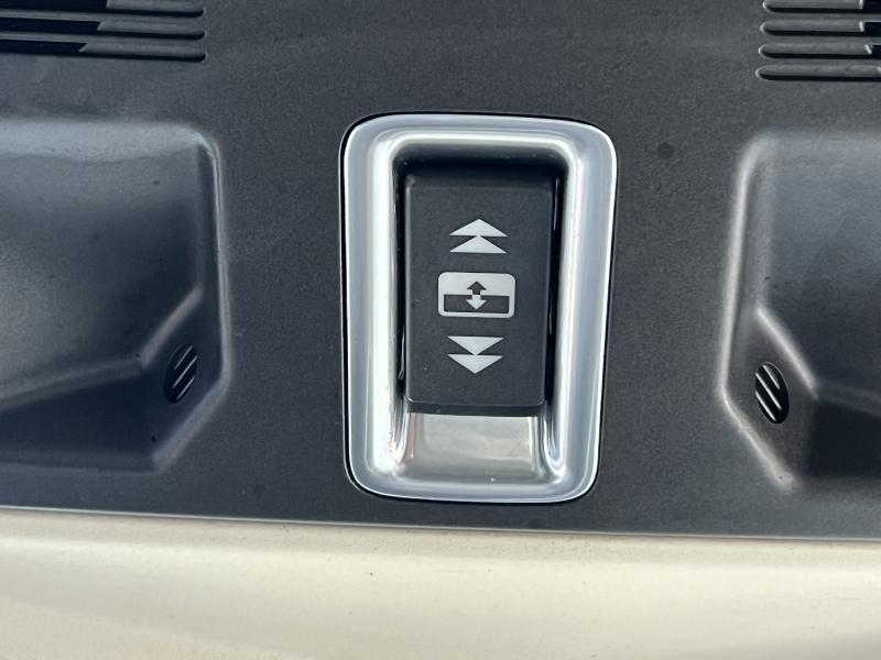 2012 Land Rover Evoque Front Console