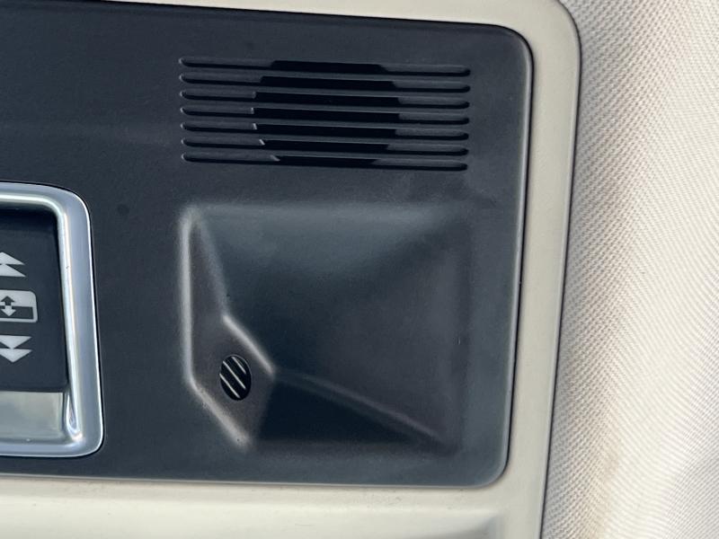 2012 Land Rover Evoque Front Console