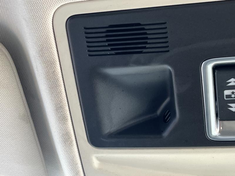 2012 Land Rover Evoque Front Console