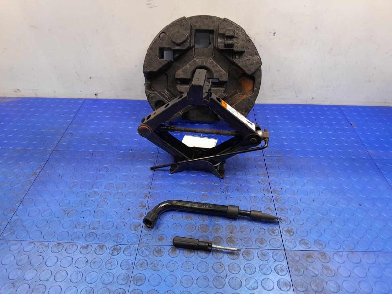 2013 Ford Fusion OEM Spare Tire Tools Jack Kit Assembly with Tray DS7Z17080A
