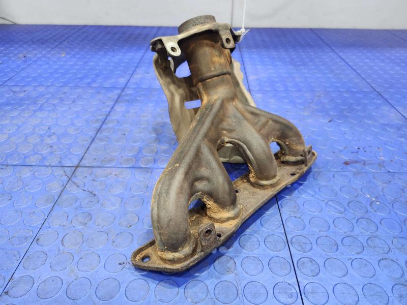 2011 Toyota Corolla Exhaust Manifold