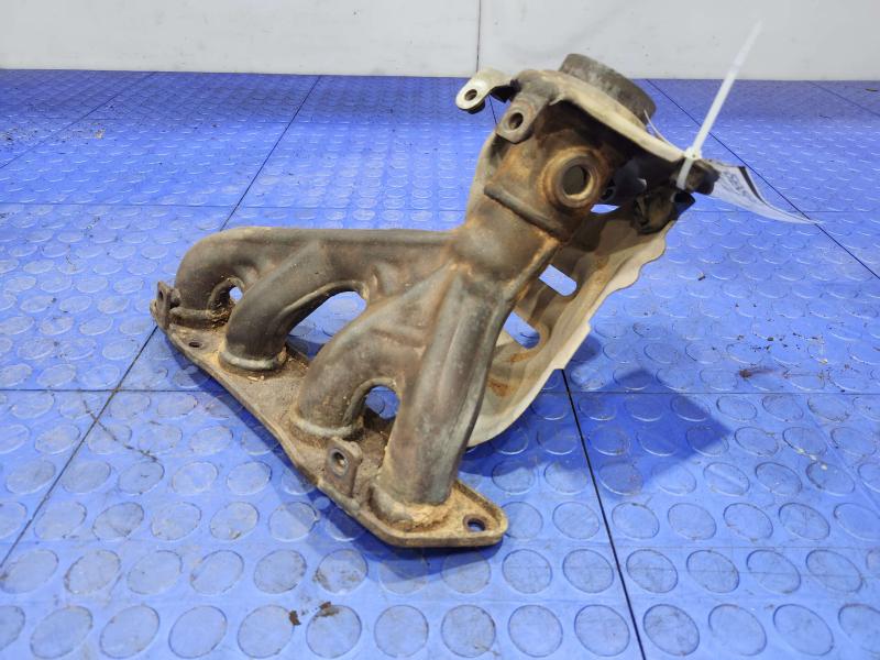 2011 Toyota Corolla Exhaust Manifold