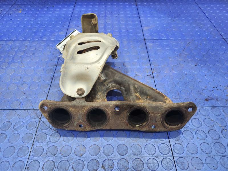 2011 Toyota Corolla Exhaust Manifold