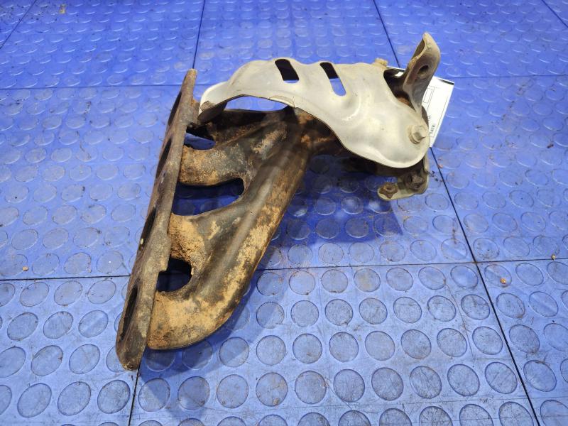 2011 Toyota Corolla Exhaust Manifold