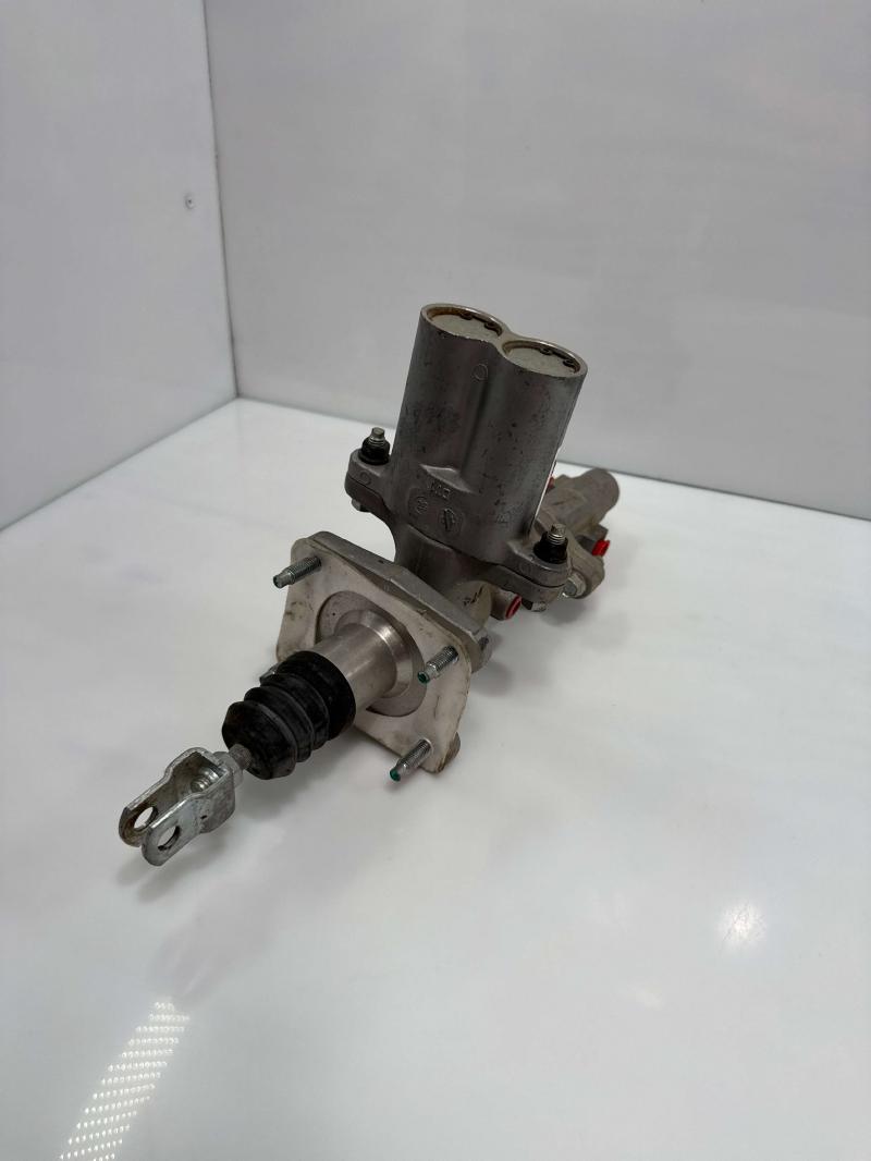 2013 Hyundai Sonata Master Cylinder