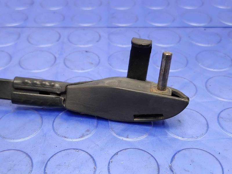 2011 Volkswagen Touareg Wiper Arm