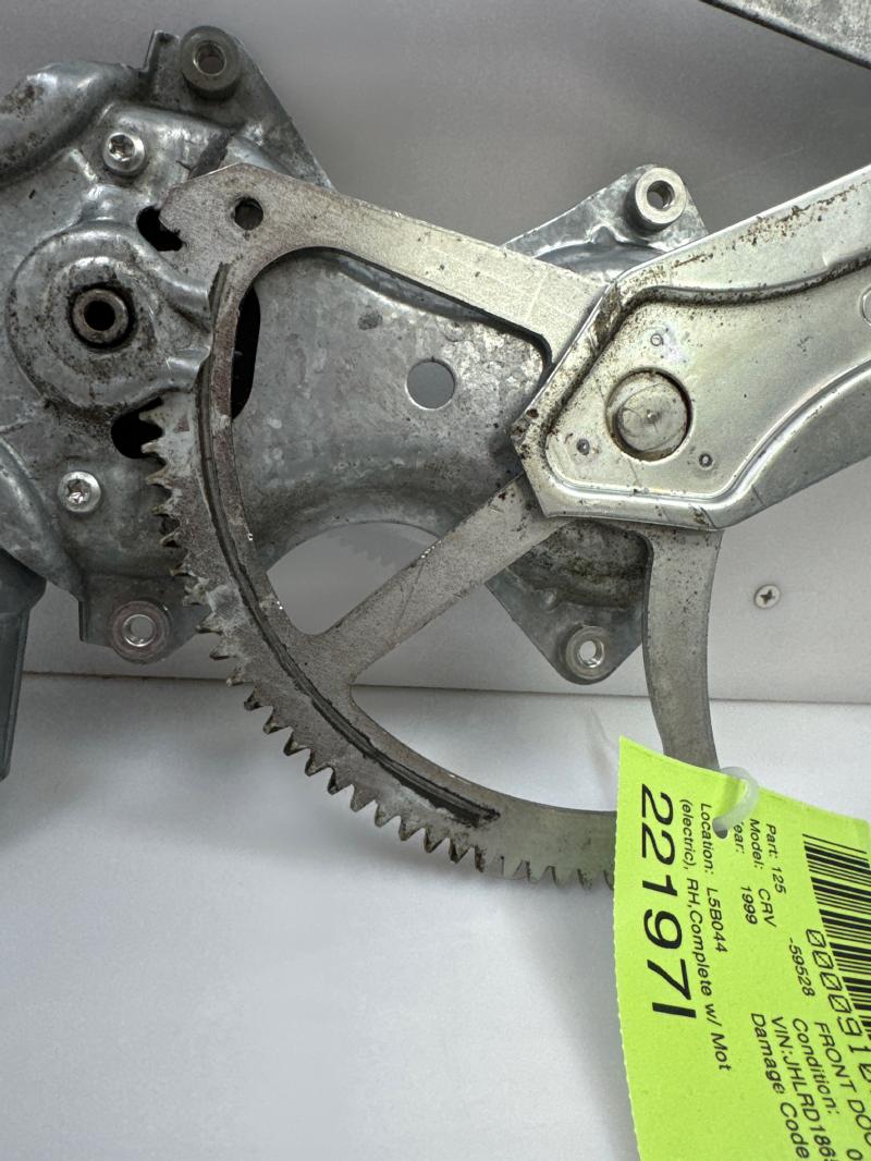 1999 Honda CR-V Front Door Regulator