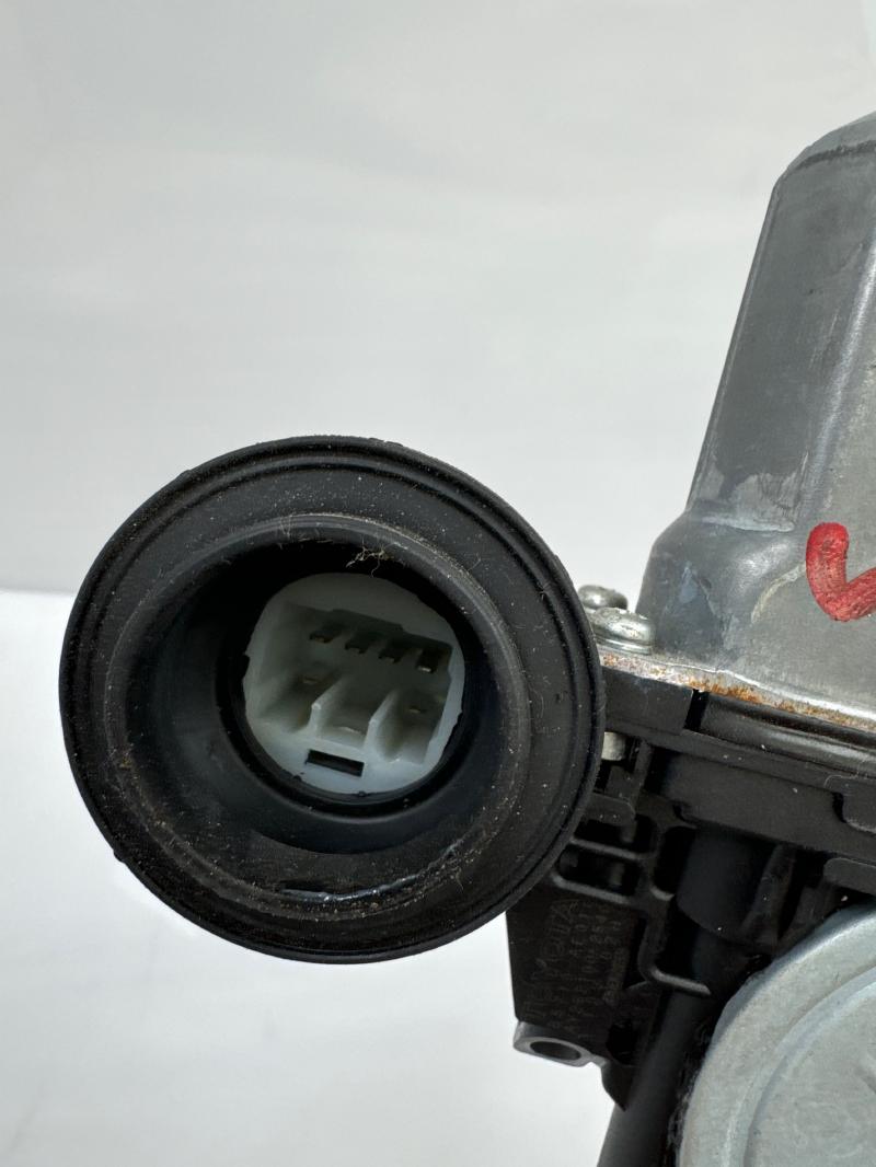 1999 Honda CR-V Front Door Regulator