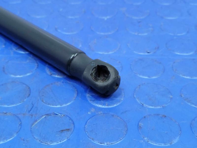 2013 Cadillac Escalade Hood Shock