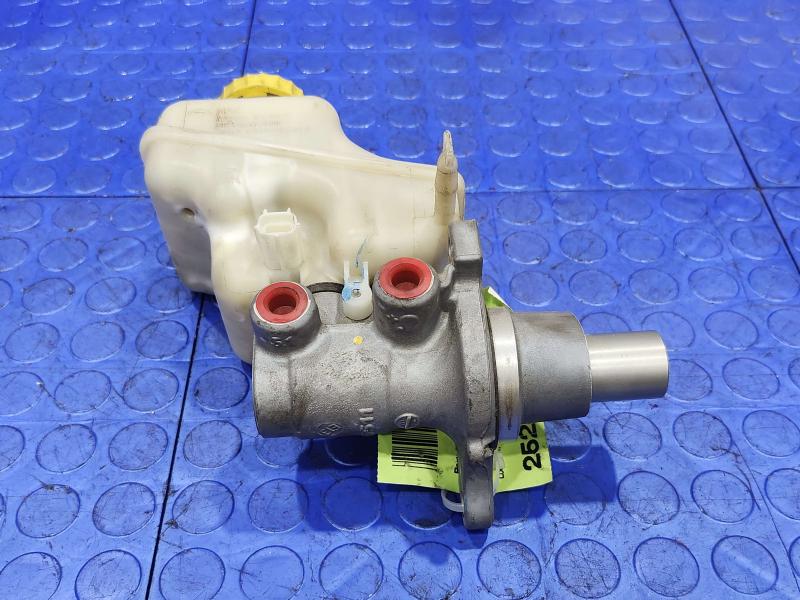 2013 Chrysler 300 Master Cylinder