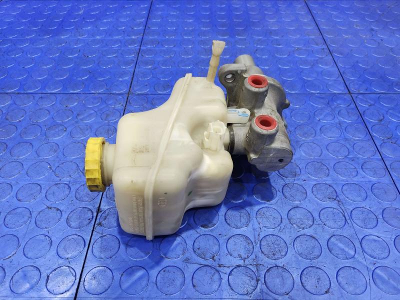 2013 Chrysler 300 Master Cylinder