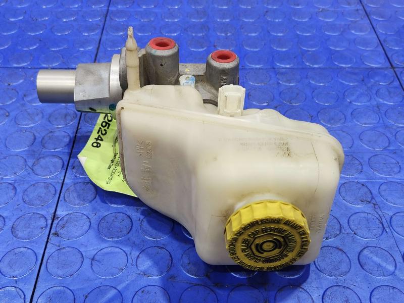 2013 Chrysler 300 Master Cylinder