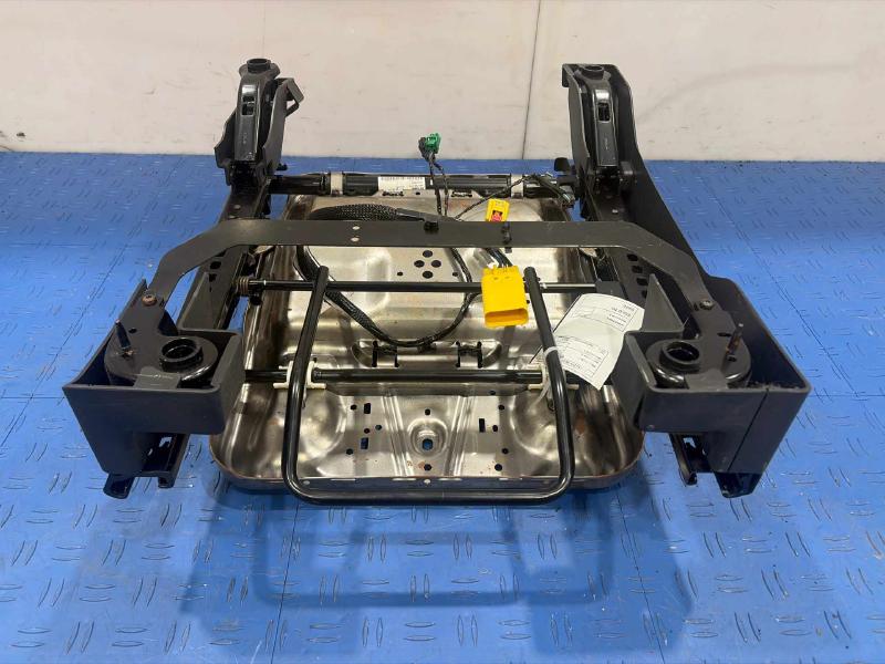 2012 Jeep Compass Seat Track